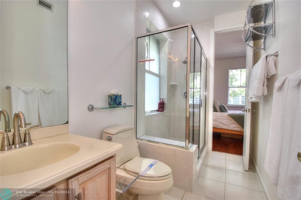 待售: $1,100,000 (3 贝兹, 2 浴室, 1934 平方英尺)