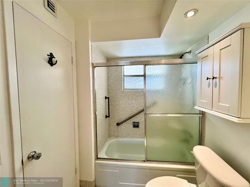 待售: $110,500 (1 贝兹, 1 浴室, 768 平方英尺)