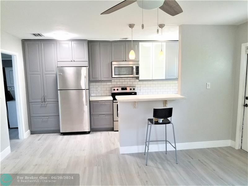 For Sale: $2,600 (2 beds, 1 baths, 1100 Square Feet)