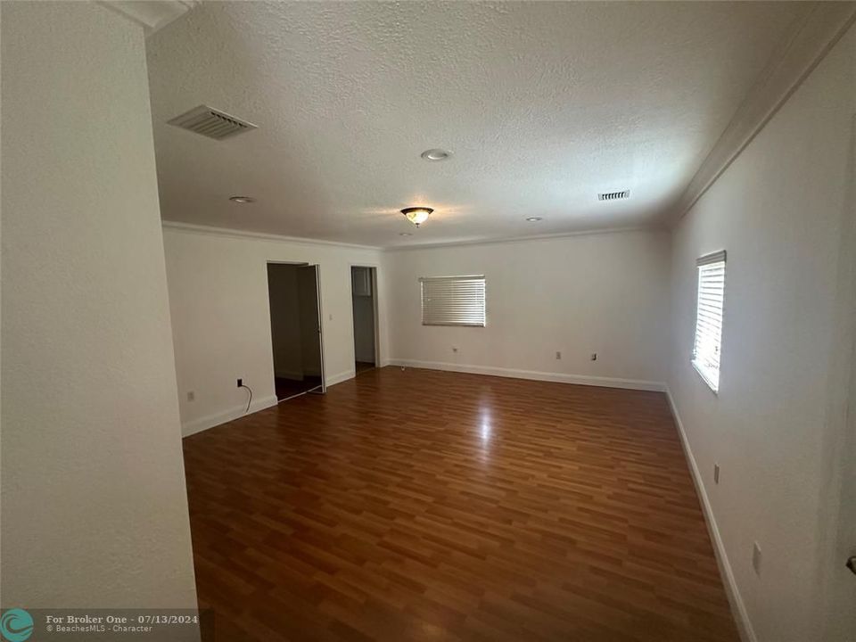For Rent: $7,500 (3 beds, 3 baths, 1900 Square Feet)
