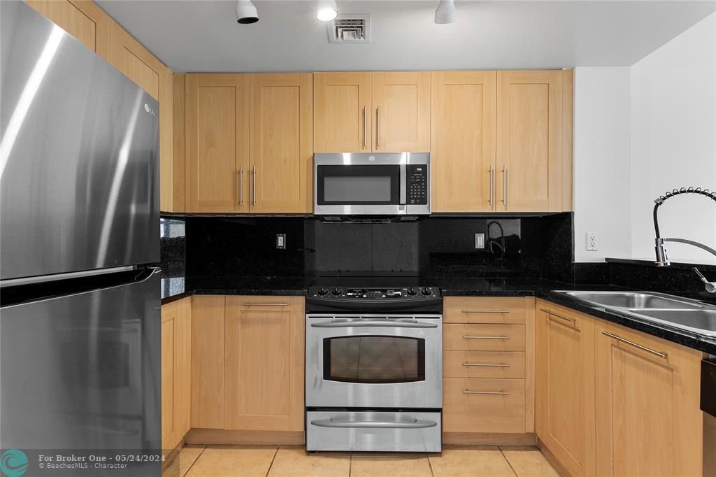 For Rent: $2,150 (1 beds, 1 baths, 634 Square Feet)