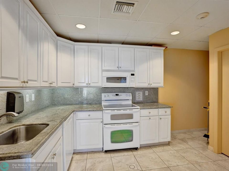 For Rent: $4,990 (2 beds, 2 baths, 1230 Square Feet)