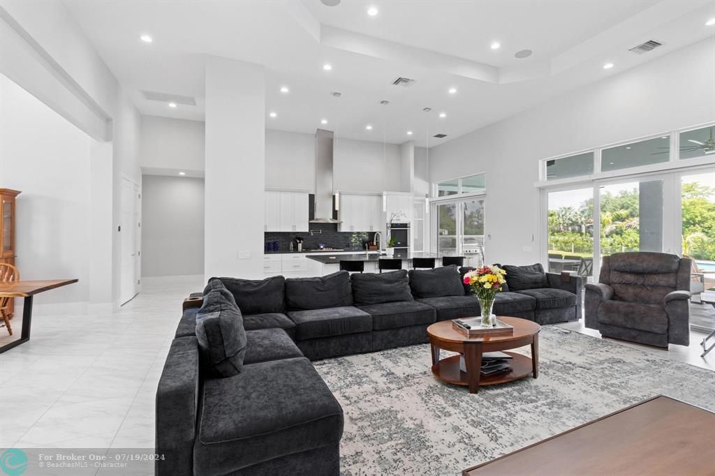 Recently Sold: $3,750,000 (4 beds, 4 baths, 3597 Square Feet)