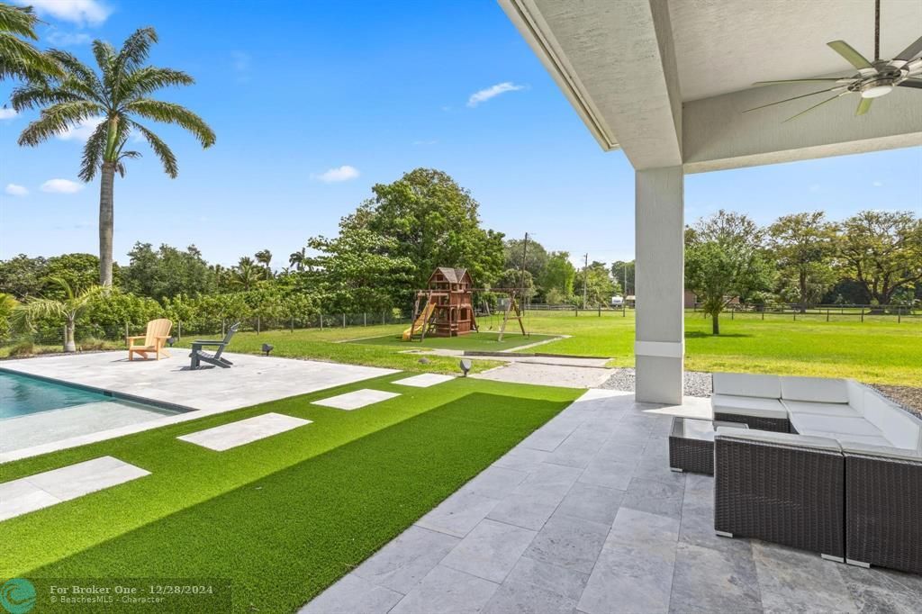 Recently Sold: $3,750,000 (4 beds, 4 baths, 3597 Square Feet)