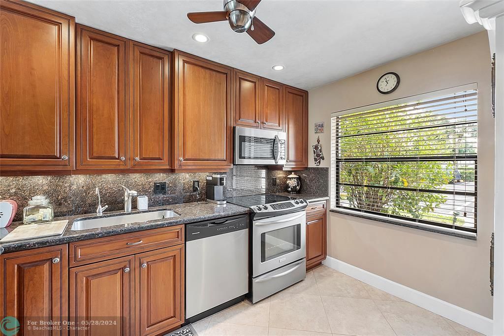 For Sale: $354,900 (3 beds, 2 baths, 1411 Square Feet)