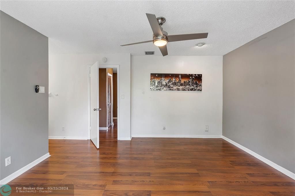 For Rent: $2,200 (2 beds, 1 baths, 1072 Square Feet)