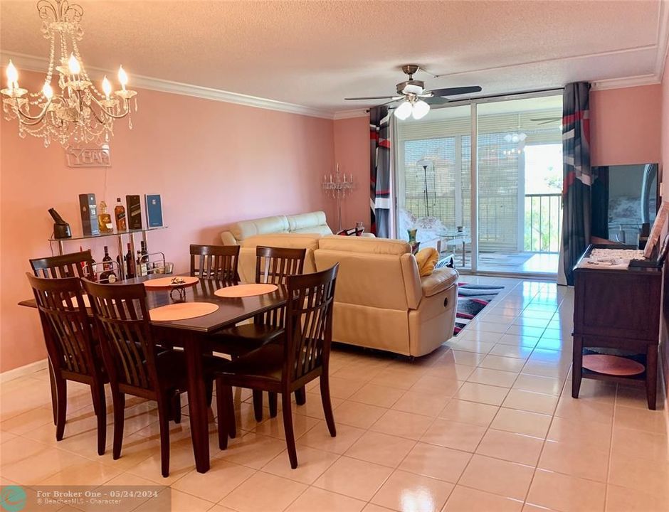 For Sale: $224,900 (2 beds, 2 baths, 1110 Square Feet)