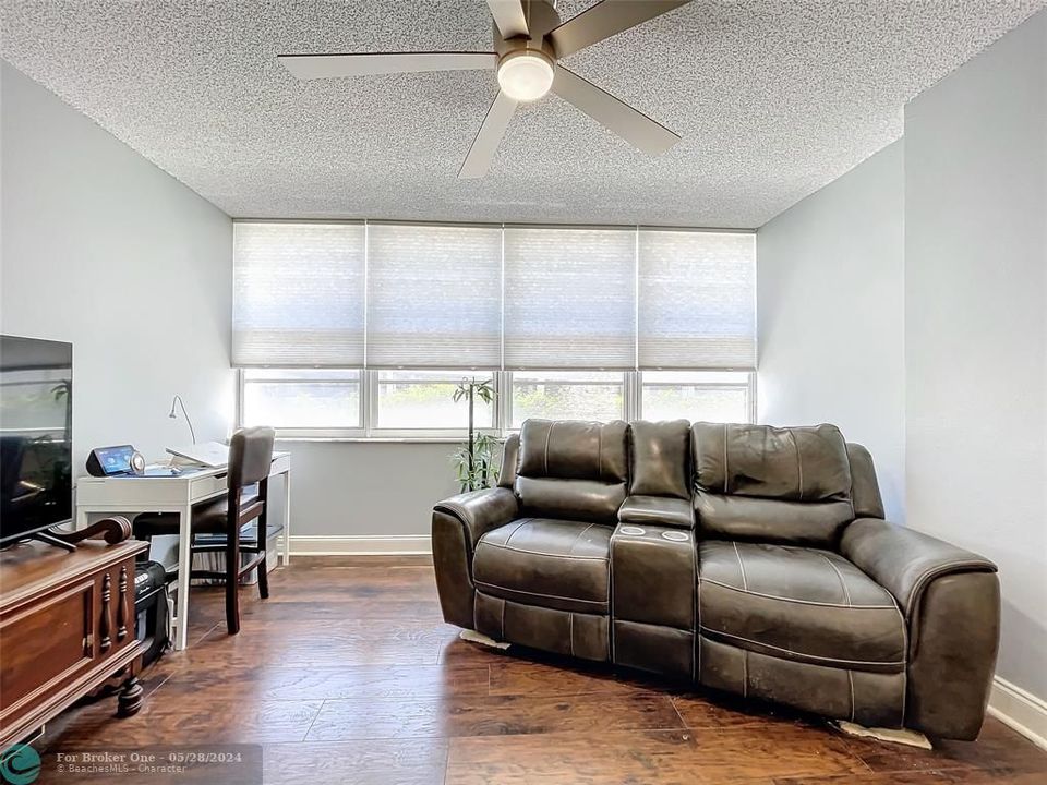 For Sale: $399,000 (2 beds, 2 baths, 1611 Square Feet)