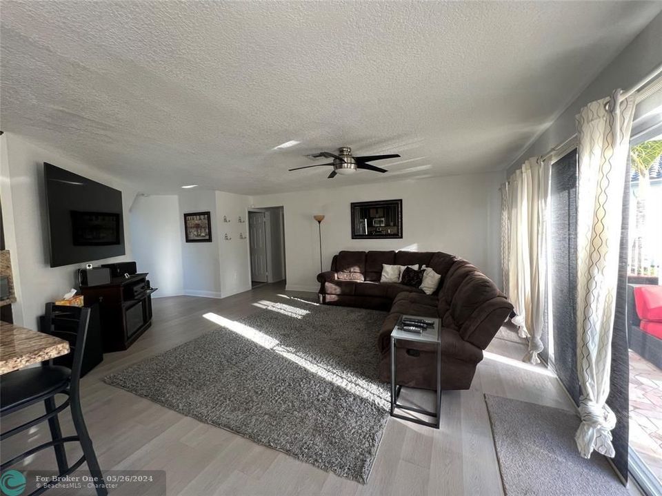 For Rent: $5,599 (4 beds, 2 baths, 2709 Square Feet)