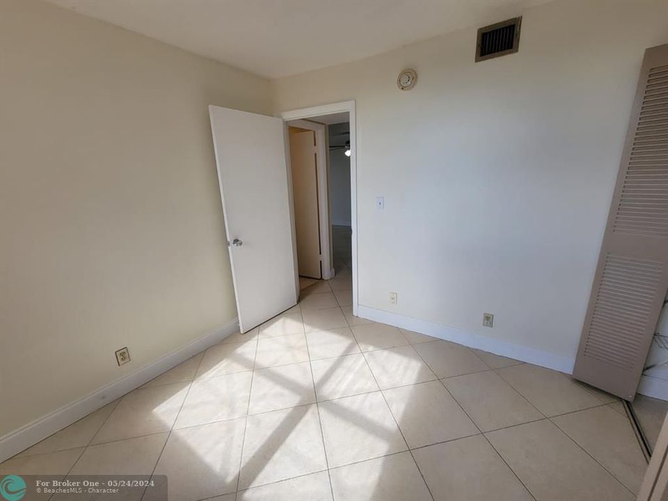 For Sale: $182,000 (2 beds, 2 baths, 960 Square Feet)