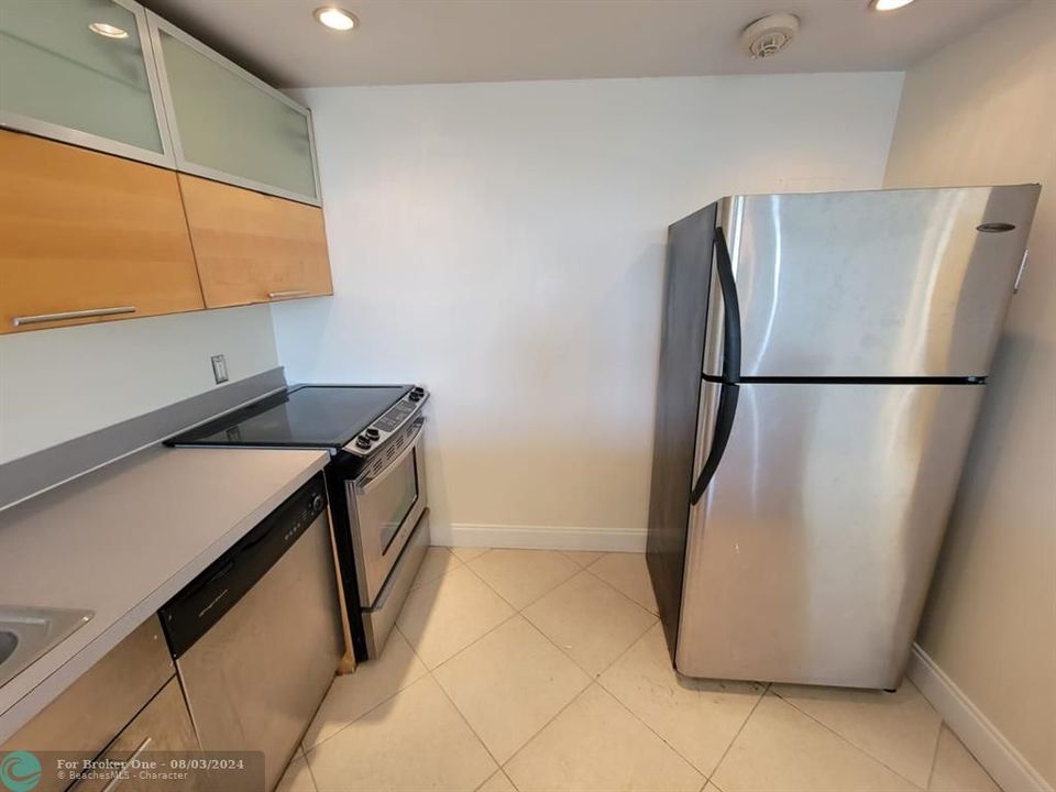 For Sale: $182,000 (2 beds, 2 baths, 960 Square Feet)