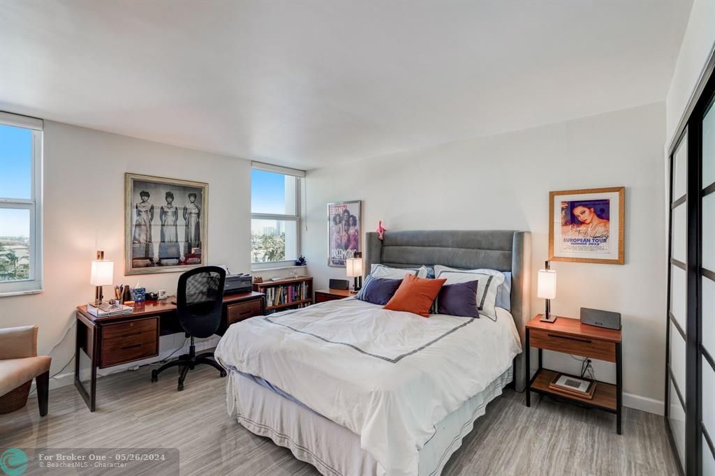 For Sale: $425,000 (2 beds, 2 baths, 1250 Square Feet)