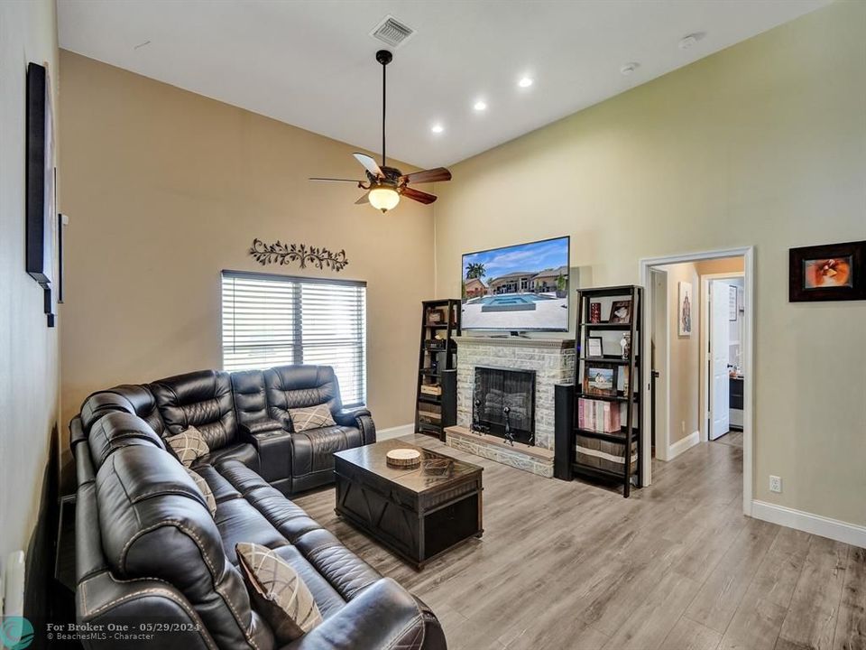 Active With Contract: $850,000 (4 beds, 2 baths, 2780 Square Feet)