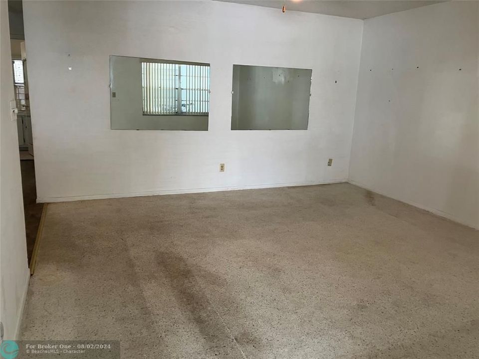 For Sale: $119,900 (1 beds, 1 baths, 675 Square Feet)