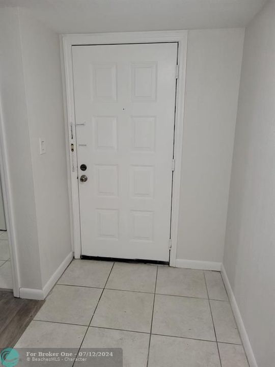 Active With Contract: $1,700 (1 beds, 1 baths, 720 Square Feet)