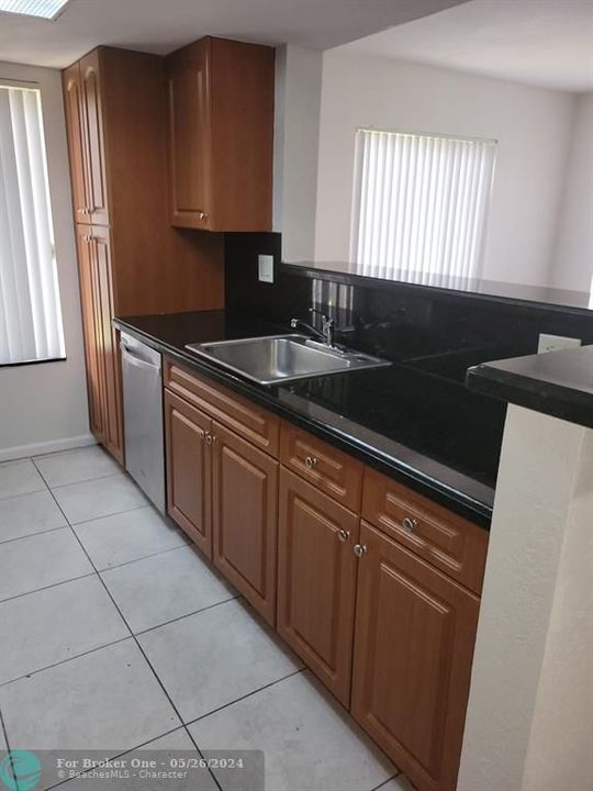 Recently Rented: $1,700 (1 beds, 1 baths, 720 Square Feet)