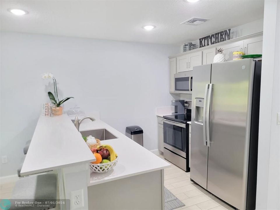 For Sale: $394,800 (3 beds, 3 baths, 1311 Square Feet)