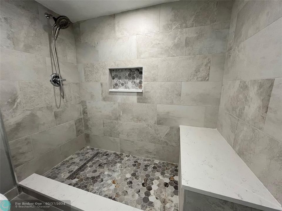 待售: $425,000 (3 贝兹, 2 浴室, 1408 平方英尺)