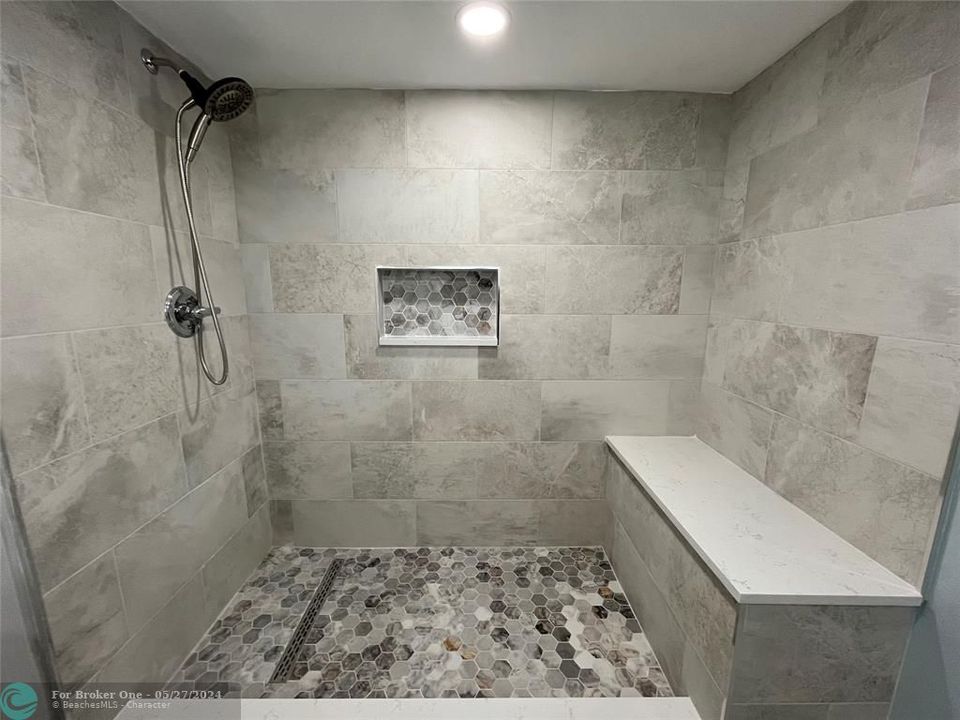 待售: $425,000 (3 贝兹, 2 浴室, 1408 平方英尺)