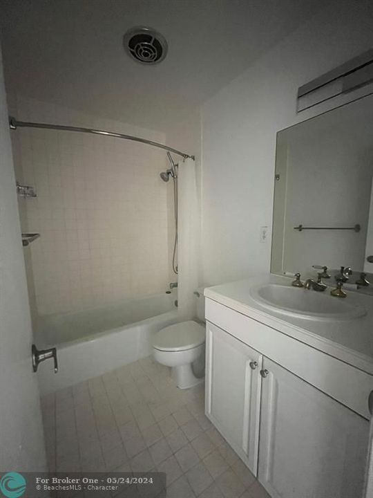出租: $3,290 (3 贝兹, 2 浴室, 1640 平方英尺)