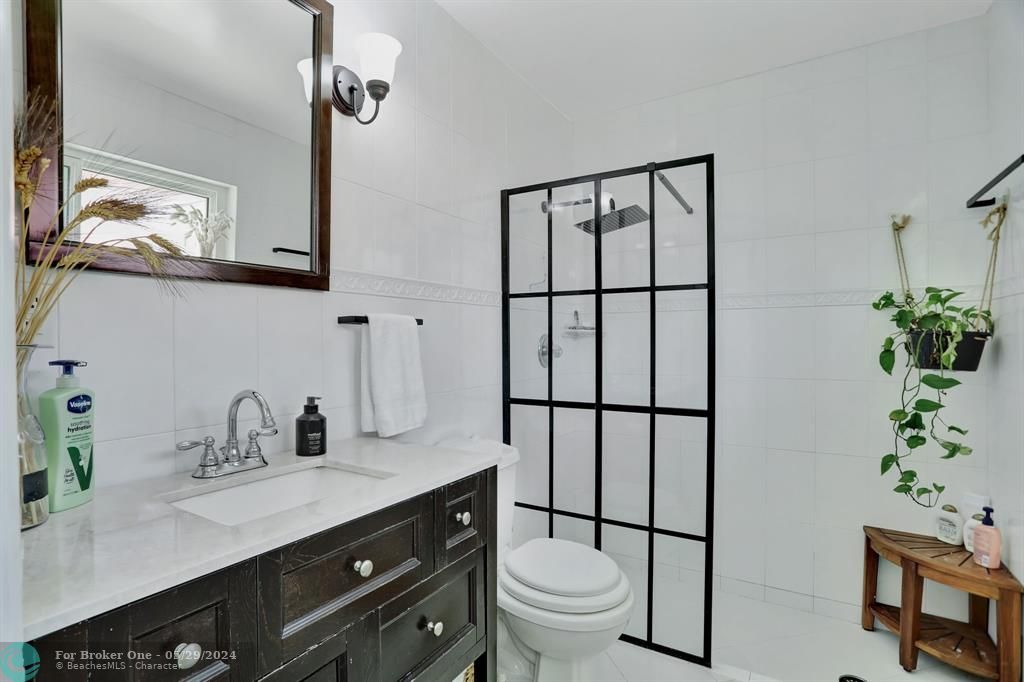 For Sale: $460,000 (2 beds, 2 baths, 1240 Square Feet)
