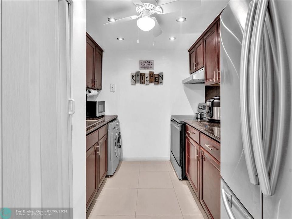 For Sale: $219,500 (2 beds, 2 baths, 1260 Square Feet)