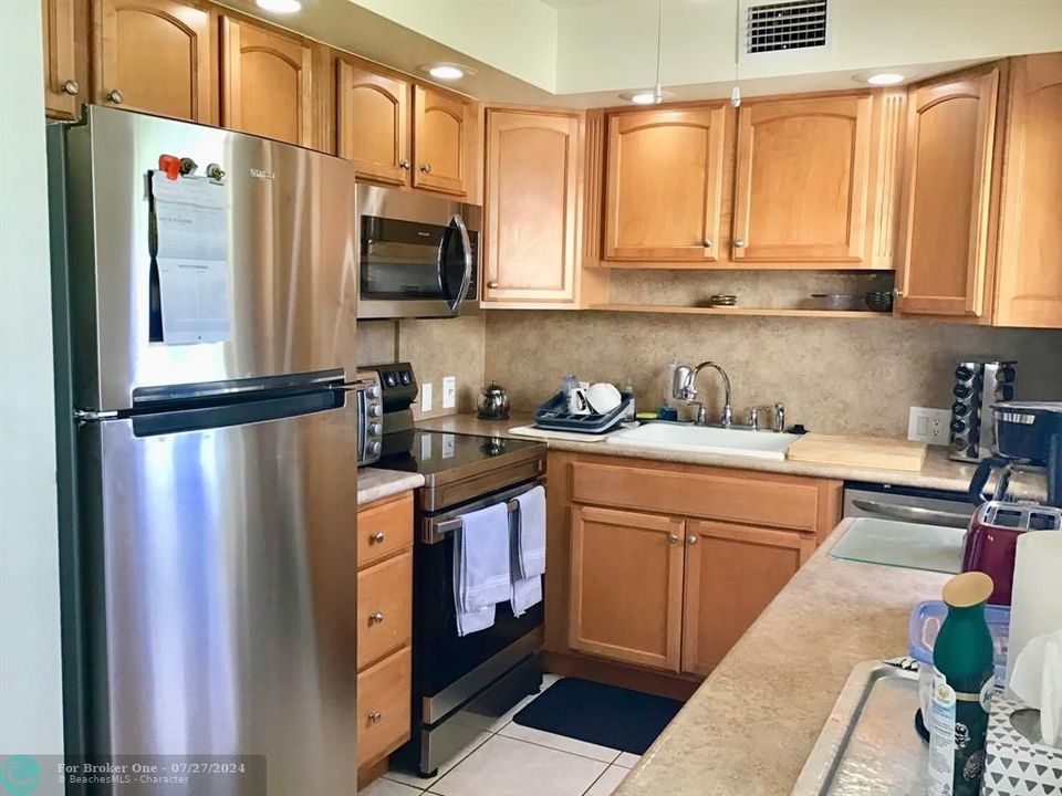 For Rent: $1,800 (2 beds, 1 baths, 840 Square Feet)
