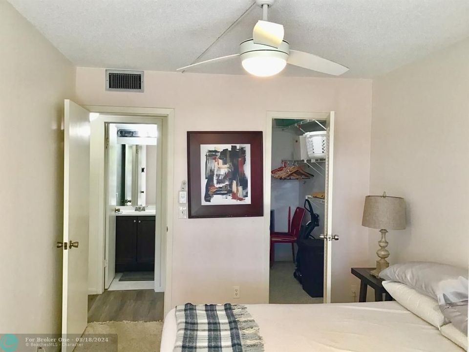 For Rent: $1,800 (2 beds, 1 baths, 840 Square Feet)