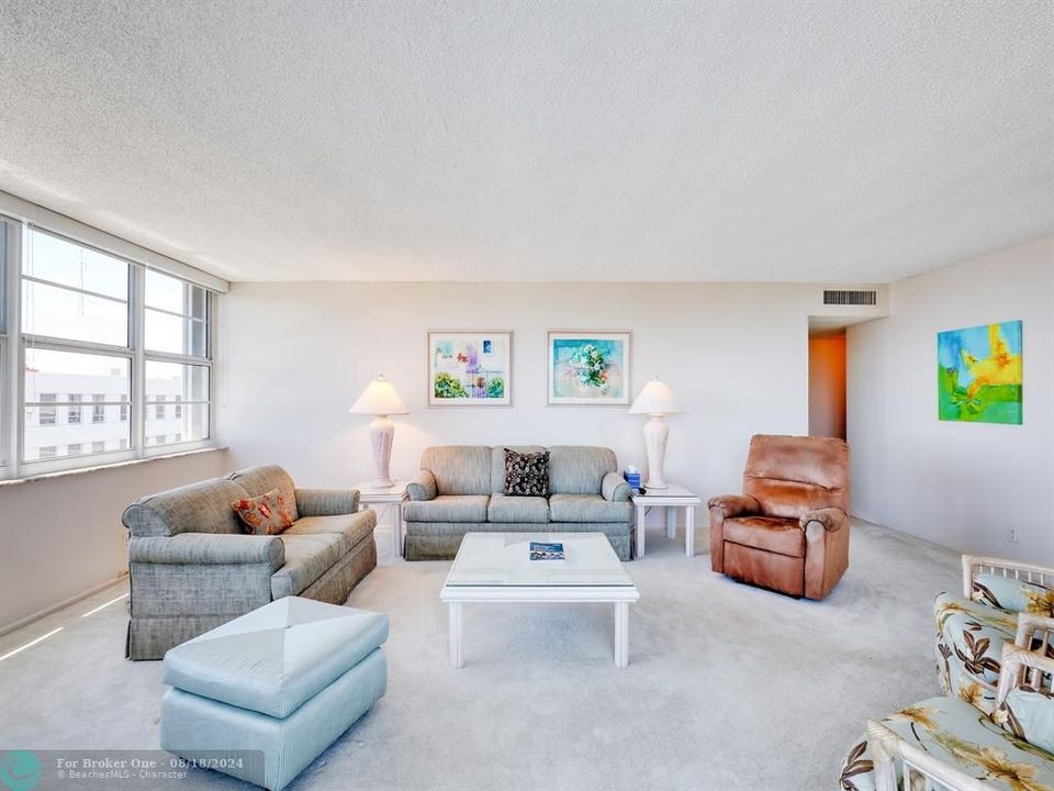 For Sale: $550,000 (2 beds, 2 baths, 1920 Square Feet)