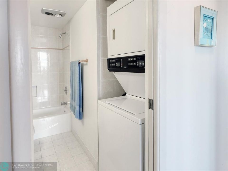 For Sale: $550,000 (2 beds, 2 baths, 1920 Square Feet)