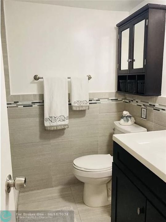 Active With Contract: $3,000 (2 beds, 2 baths, 1040 Square Feet)