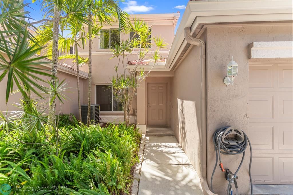 Active With Contract: $3,299 (3 beds, 2 baths, 1648 Square Feet)