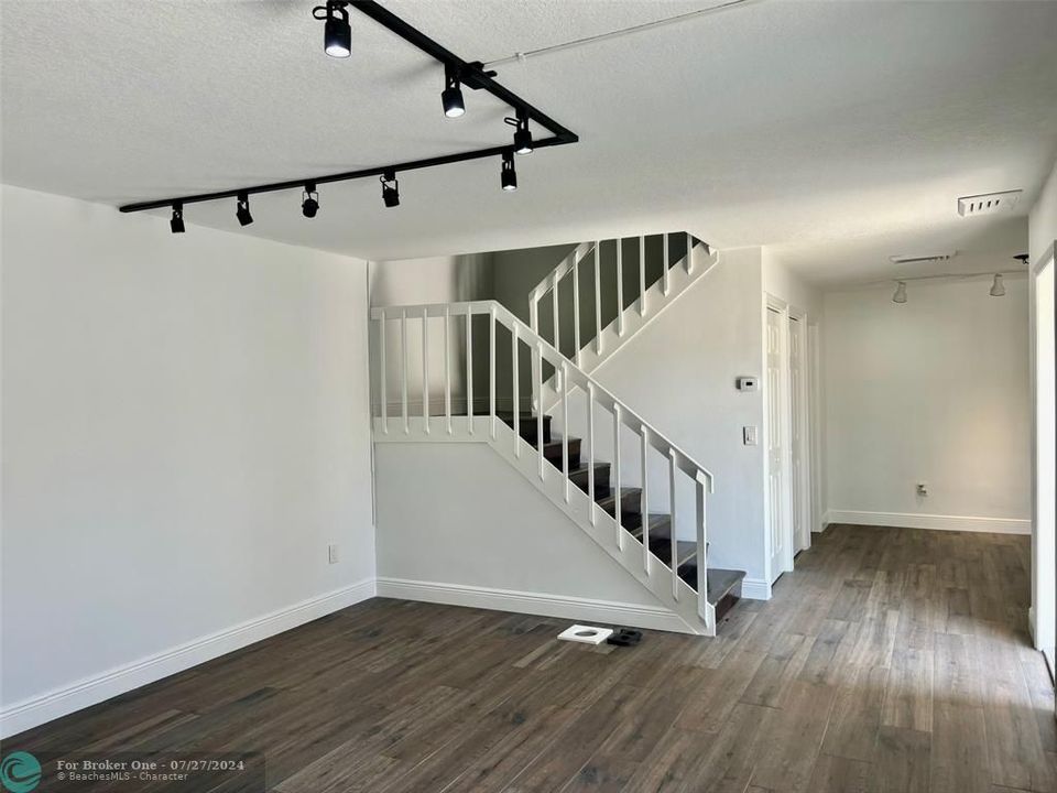 For Rent: $2,700 (2 beds, 2 baths, 1208 Square Feet)