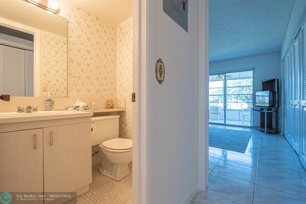 Active With Contract: $135,500 (1 beds, 1 baths, 753 Square Feet)