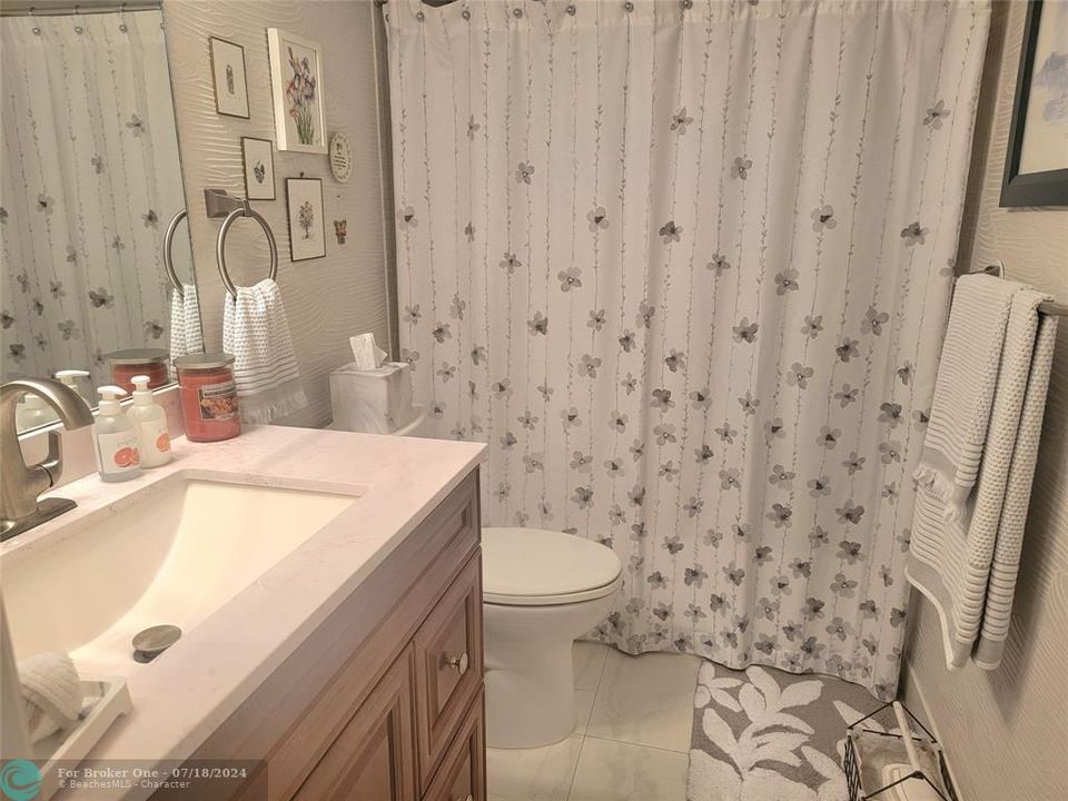 For Sale: $137,500 (2 beds, 2 baths, 1160 Square Feet)