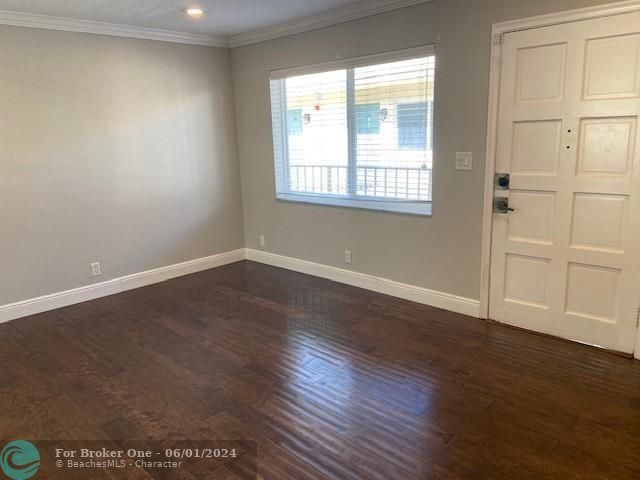 Active With Contract: $179,000 (1 beds, 1 baths, 590 Square Feet)