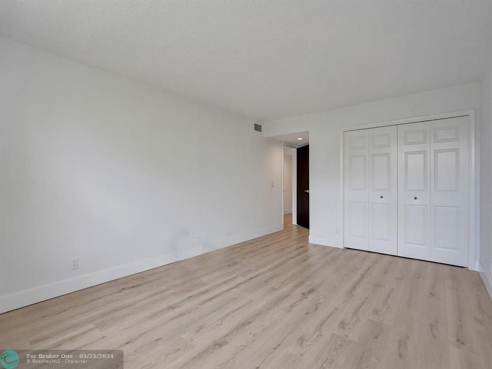 For Sale: $389,000 (2 beds, 2 baths, 1260 Square Feet)