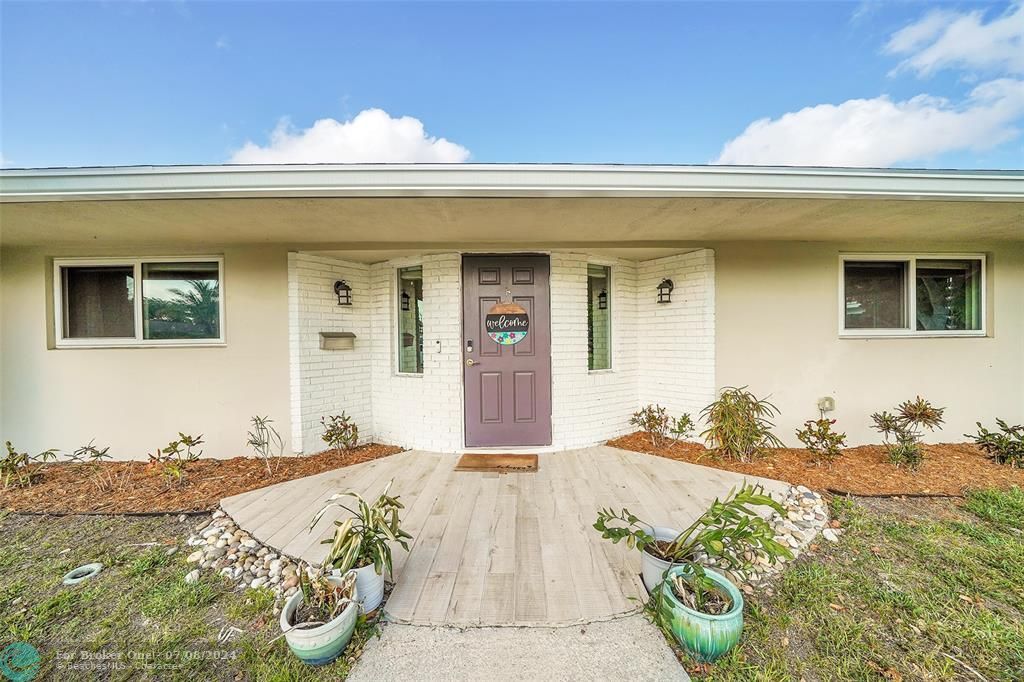 Active With Contract: $589,900 (3 beds, 2 baths, 2036 Square Feet)