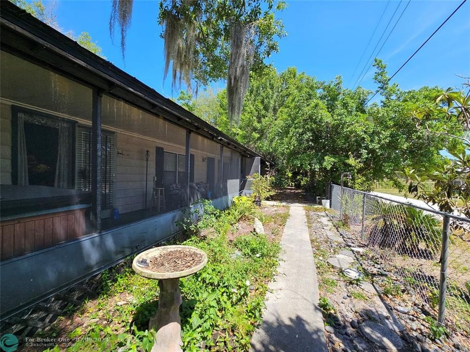 Active With Contract: $159,950 (3 beds, 2 baths, 1672 Square Feet)