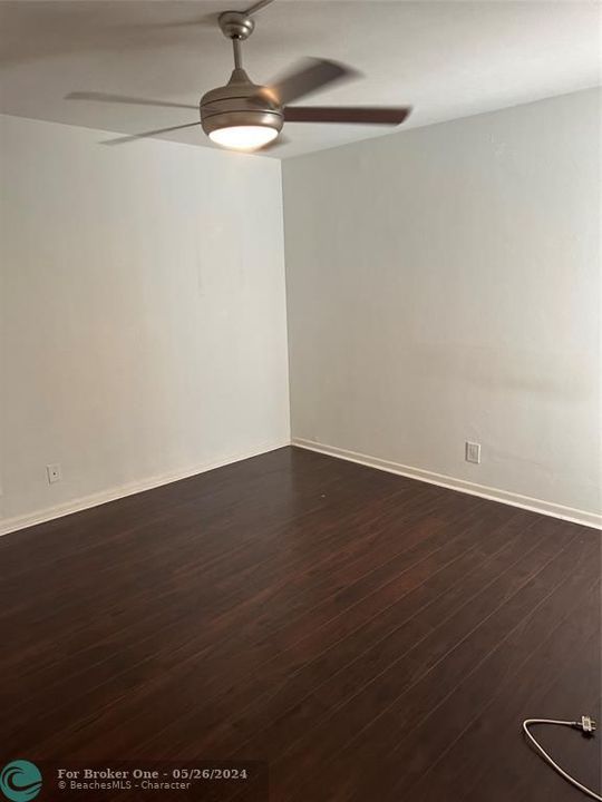 Active With Contract: $199,000 (1 beds, 1 baths, 600 Square Feet)