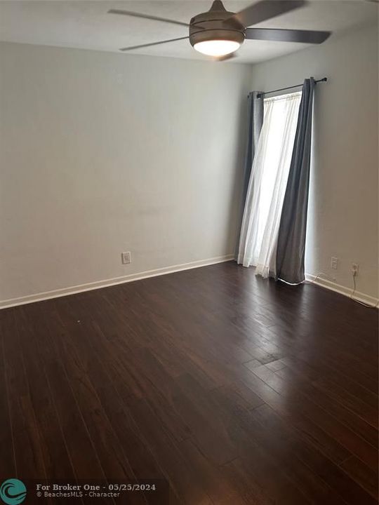 Active With Contract: $199,000 (1 beds, 1 baths, 600 Square Feet)
