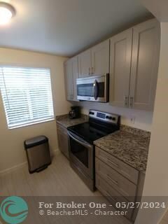 For Rent: $2,800 (2 beds, 1 baths, 950 Square Feet)