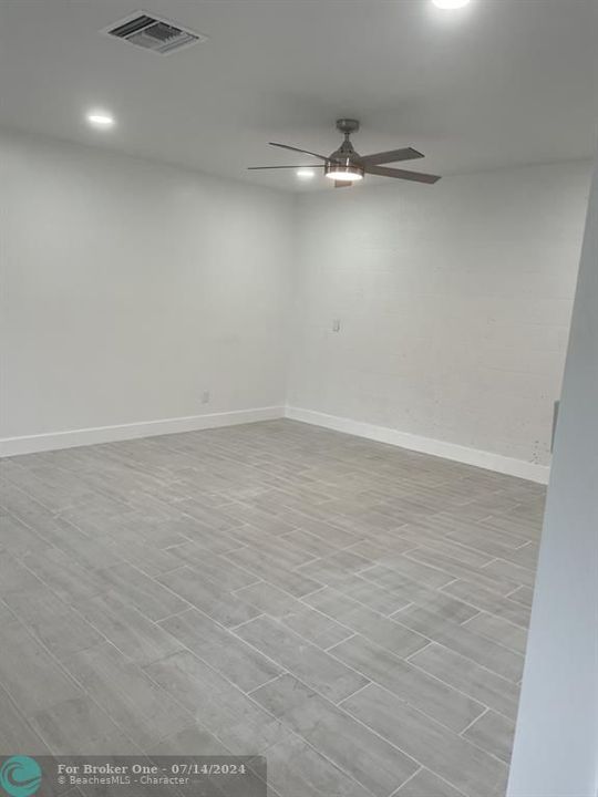 For Rent: $1,700 (1 beds, 1 baths, 2848 Square Feet)
