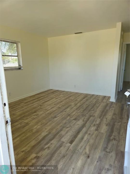 Active With Contract: $1,700 (2 beds, 1 baths, 609 Square Feet)