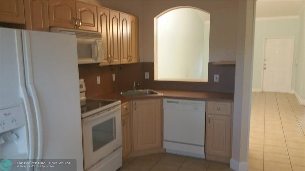 For Rent: $2,350 (2 beds, 2 baths, 822 Square Feet)