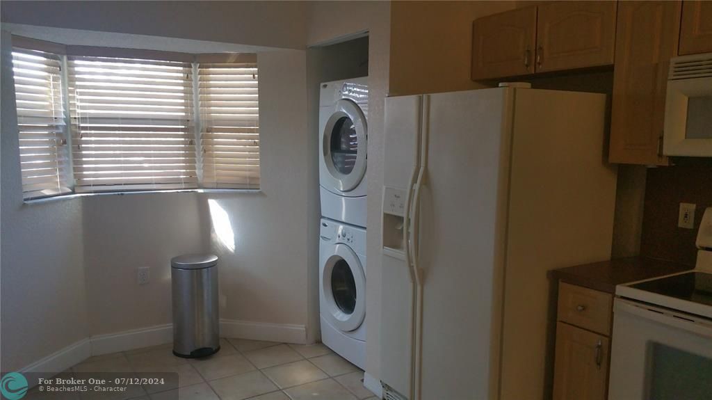 For Rent: $2,350 (2 beds, 2 baths, 822 Square Feet)