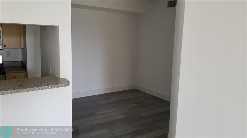 Recently Rented: $1,950 (1 beds, 1 baths, 730 Square Feet)