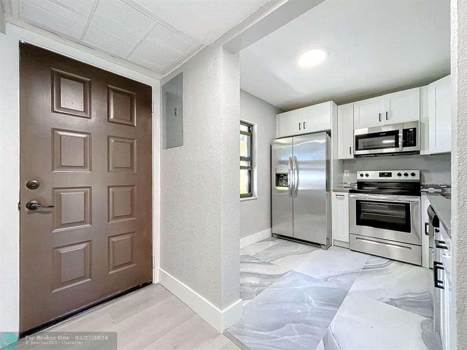 For Sale: $284,999 (2 beds, 2 baths, 815 Square Feet)
