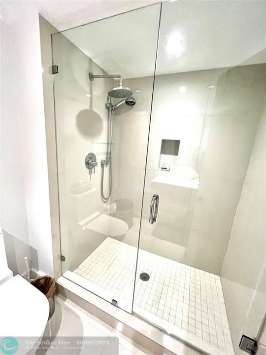 合同活跃: $6,500 (2 贝兹, 2 浴室, 1780 平方英尺)