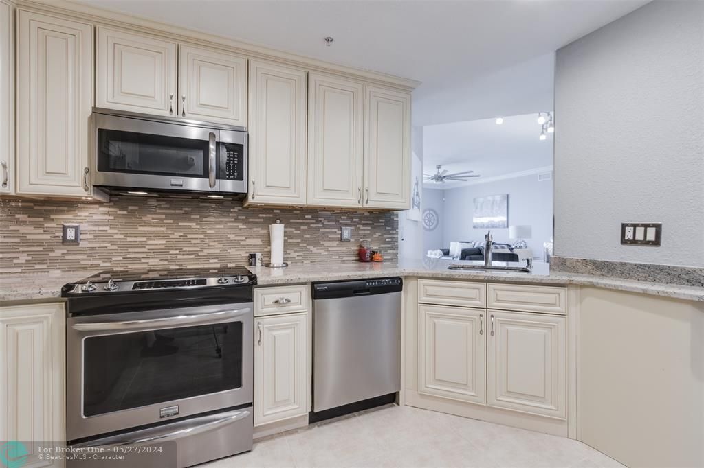For Sale: $759,900 (2 beds, 2 baths, 1610 Square Feet)